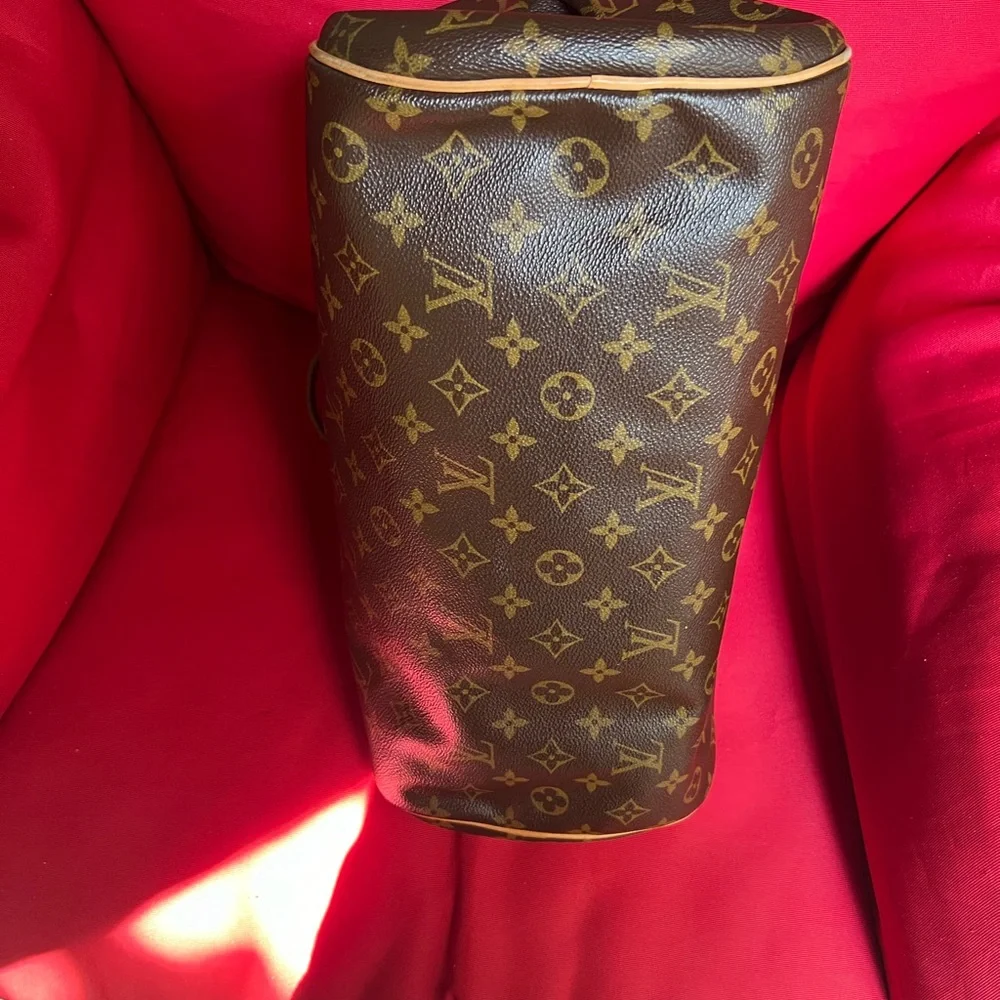 Louis Vuitton Monogram GM Shoulder Handbag - Picture 3 of 9